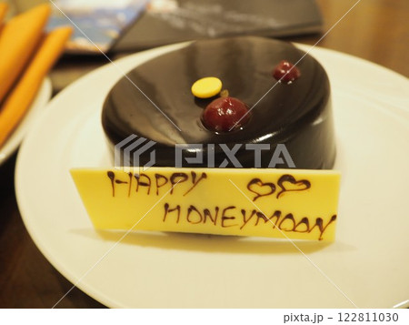 ドバイのハネムーンケーキ 122811030