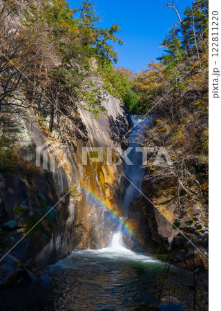 【縦写真】虹がかかった昇仙峡の仙娥滝 【縦写真】虹がかかった昇仙峡の仙娥滝 122811220