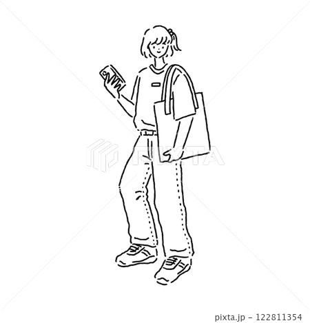 スマートフォンを持ってたたずむ女性　線画 122811354