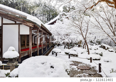 雪の日の圓光寺にて 雪の日の圓光寺にて 122811401