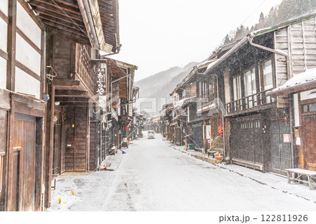 雪降る奈良井宿 122811926