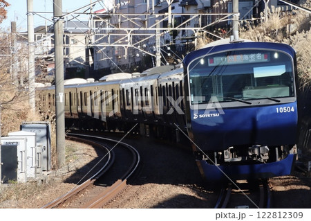 相鉄本線を行く10000系横浜ネイビーブルー 相鉄本線を行く10000系横浜ネイビーブルー 122812309