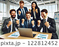 ガッツポーズするビジネスマン 122812452