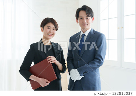 笑顔のホテルマン・コンシェルジュ 122813037