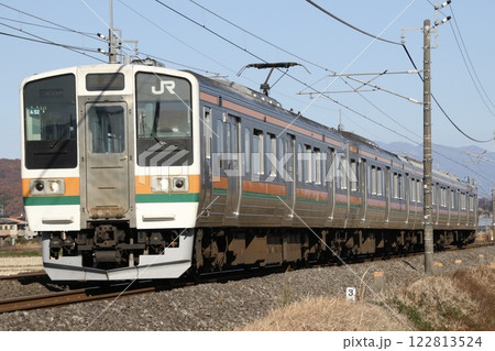 JR信越線を行くJR東日本211系3000番台 122813524