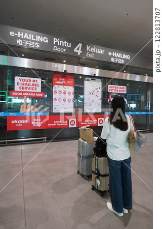 クアラルンプール国際空港　到着ロビー 122813707