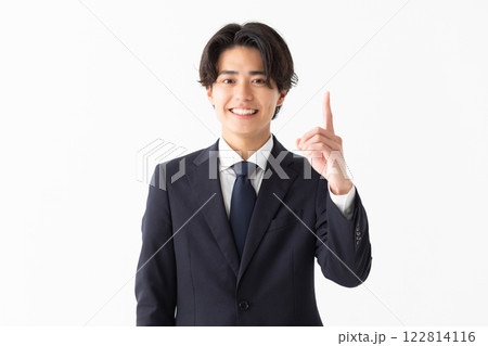 指差しポーズのスーツ姿の男性イメージ (写真素材) 指差しポーズのスーツ姿の男性イメージ (写真素材) 122814116