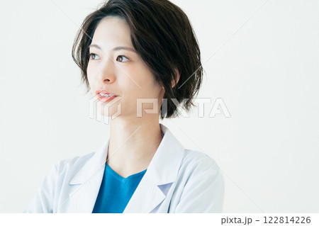 白衣を着た女性 白衣を着た女性 122814226