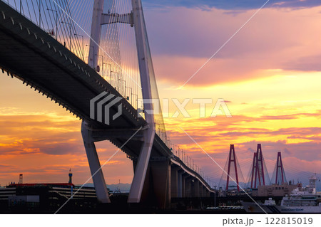 名港トリトンと夕焼け 122815019