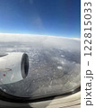 飛行機の窓から 122815033