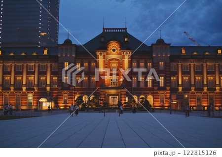 夜に輝く東京駅 122815126