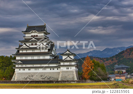 晩秋の勝山城博物館 122815501