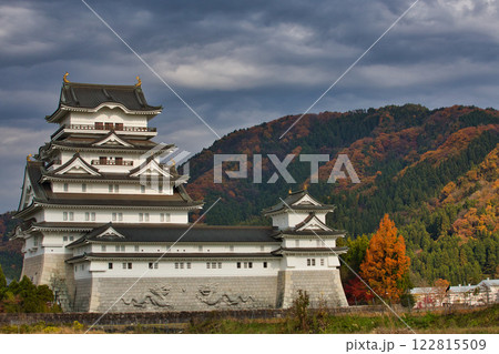 晩秋の勝山城博物館 122815509