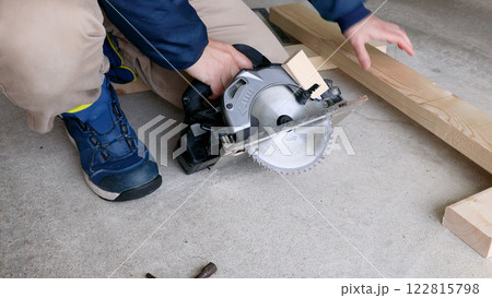 くさびを付けた丸鋸 122815798