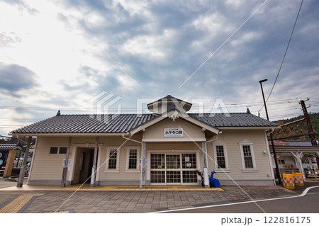 洋風デザインの永平寺口駅舎と赤レンガ館 洋風デザインの永平寺口駅舎と赤レンガ館 122816175