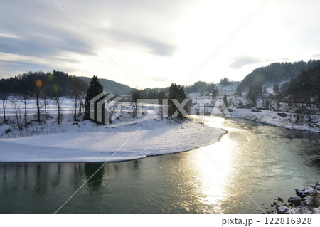 JR東日本飯山線の西大滝駅から戸狩野沢温泉駅の風景(2022年12月) 122816928