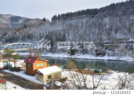JR東日本飯山線の西大滝駅から戸狩野沢温泉駅の風景(2022年12月) 122816933