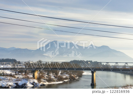 JR東日本飯山線の西大滝駅から戸狩野沢温泉駅の風景(2022年12月) JR東日本飯山線の西大滝駅から戸狩野沢温泉駅の風景(2022年12月) 122816936