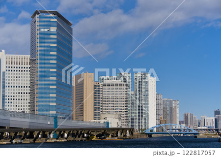 東京 天王洲アイル 京浜運河と天王洲アイル駅周辺の風景 東京 天王洲アイル 京浜運河と天王洲アイル駅周辺の風景 122817057