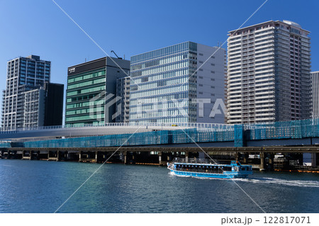 東京　品川シーサイド　京浜運河と品川シーサイド駅周辺の風景 122817071