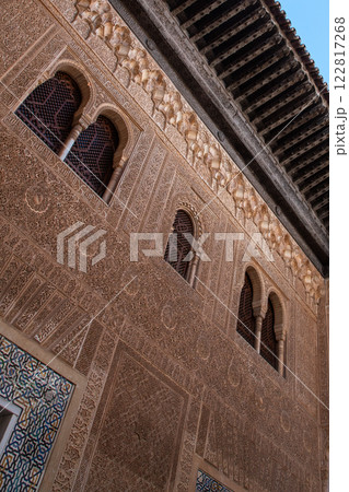 イスラム建築の装飾　アルハンブラ宮殿 122817268