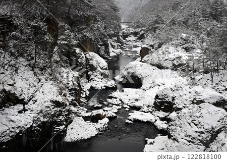 むささび橋から見る龍王峡の雪景色 122818100