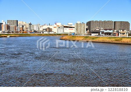 中川大橋/中川より中川橋(亀有駅付近)方面を望む(東京都葛飾区)【2025.1】 中川大橋/中川より中川橋(亀有駅付近)方面を望む(東京都葛飾区)【2025.1】 122818810
