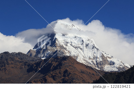 the great view of Annapurna mountain range in Poonhill trekking circle 122819421