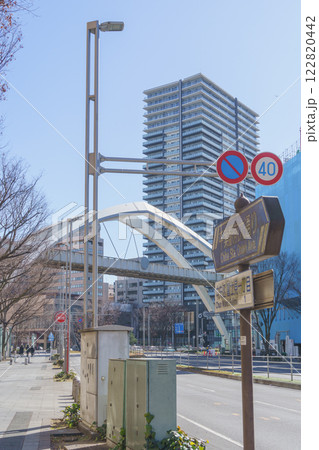 【千葉県千葉市】千葉駅前大通りと千葉都市モノレール・セントラルアーチ 122820442
