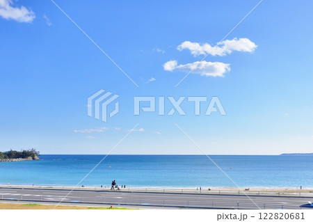 海沿いの道路と水平線 海沿いの道路と水平線 122820681