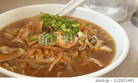 豚肉と玉ねぎを炒めたスタミナラーメン 豚肉と玉ねぎを炒めたスタミナラーメン 122821481