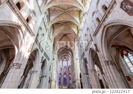 Church of our lady, Moret-sur-loing, France, interiors 122822417