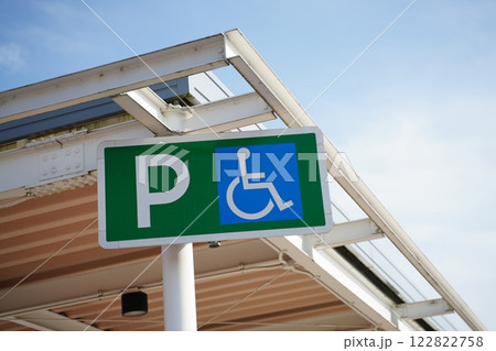 車いすの方のパーキング 122822758