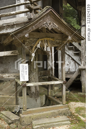浦島神社　本殿と井戸の御井さま4 122824339