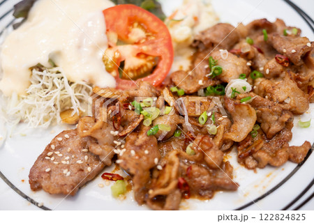 Sizzling beef dish restaurant kitchen food cozy atmosphere close-up culinary delight Sizzling beef dish restaurant kitchen food cozy atmosphere close-up culinary delight 122824825