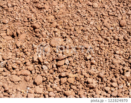 Exploring soil composition in dry agricultural fields a close-up earth science study 122824970