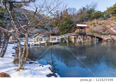 雪の虎渓山永保寺〈岐阜県多治見市〉 雪の虎渓山永保寺〈岐阜県多治見市〉 122825599