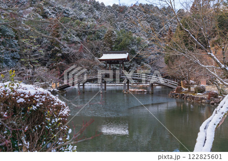 雪の虎渓山永保寺〈岐阜県多治見市〉 122825601