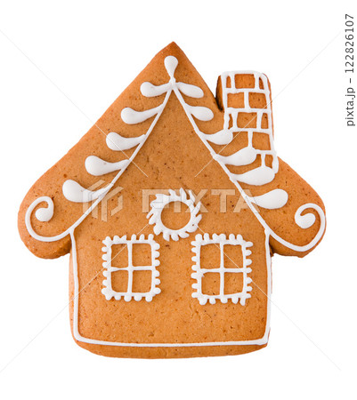 Gingerbread decorated with white sugar glaze isolated on white background. Christmas cookies. 122826107