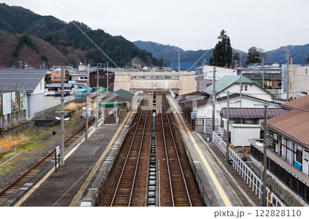 【高山本線】夕刻の飛騨古川駅 122828110