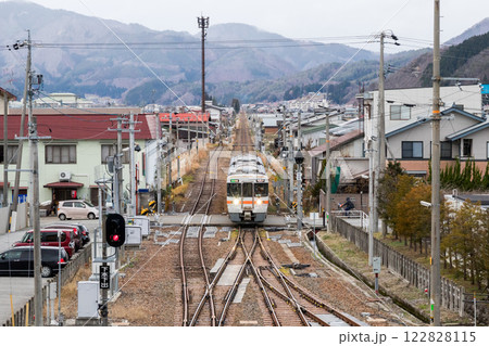 【高山本線】飛騨古川駅へ入線する普通列車 【高山本線】飛騨古川駅へ入線する普通列車 122828115