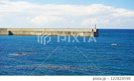 新潟県糸魚川の風景（能生海洋公園から見る海岸） 122828590