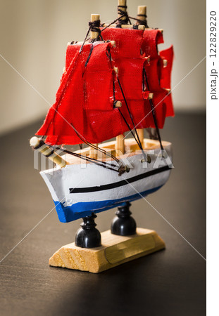 Statuette of a sailing ship 122829220