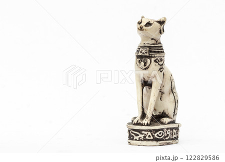 Statuette of the Egyptian cat Statuette of the Egyptian cat 122829586