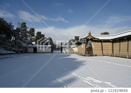 二条城（元離宮二条城）南門の積雪 122829688