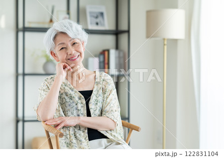 シニア女性のビューティ 122831104