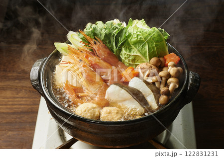 海の幸を楽しむ海鮮寄せ鍋 122831231