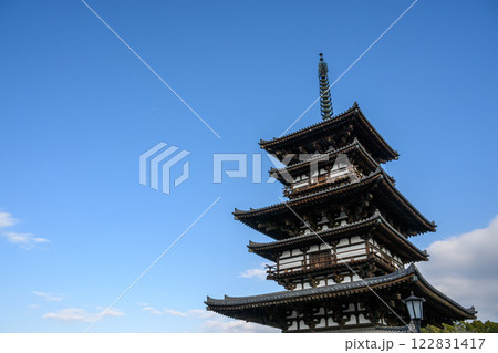 青空に映える薬師寺東塔 青空に映える薬師寺東塔 122831417
