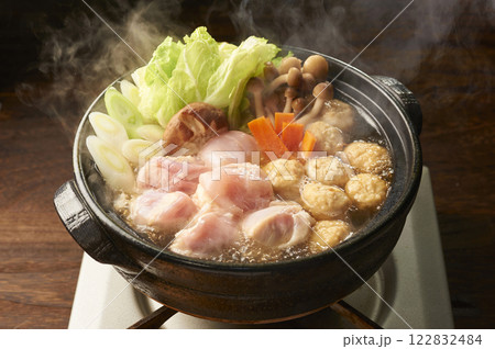 鶏団子と鶏モモの鶏ちゃんこ鍋 鶏団子と鶏モモの鶏ちゃんこ鍋 122832484