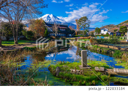忍野八海の菖蒲池 122833184